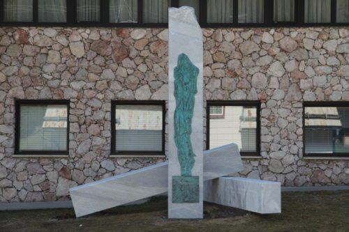 Spomenik 42. žrtvam nemškega nacionalnega socializma v občini Sele. (© Foto: zp)