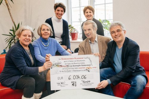 Spendenübergabe für KÄRNTNER IN NOT (© Foto: Kleine Zeitung)
