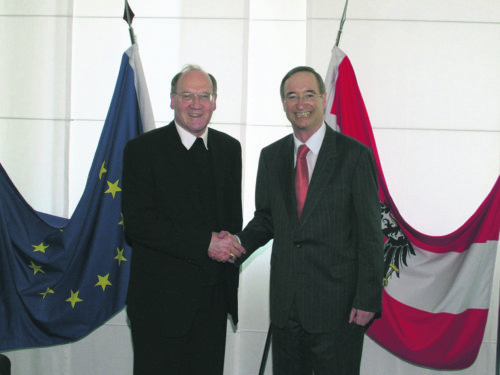 Gemeinsam in die Zukunft: Bischof Schwarz und Präsident Leitl (© Foto: WKÖ) Gemeinsam in die Zukunft: Bischof Schwarz und Präsident Leitl (© Foto: WKÖ)