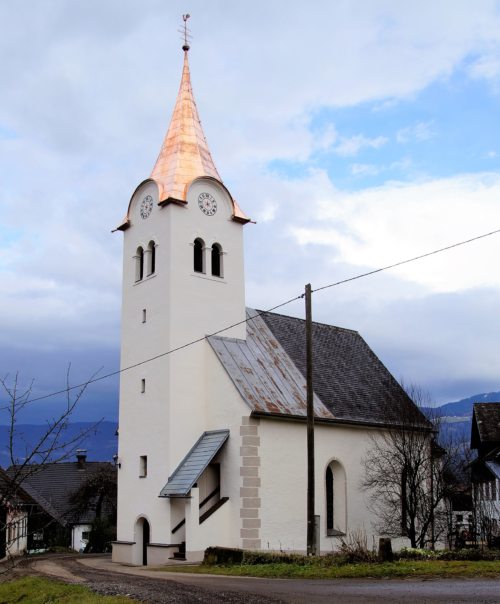Filialkirche Bach - nach der Sanierung des Kirchturms (© Foto: Maria Motschnik)