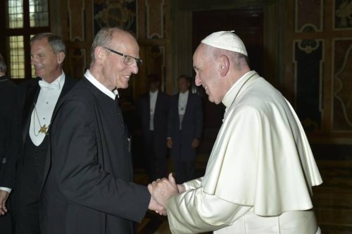 Altabt Heinrich mit Papst Franziskus (© Foto: Stiftspfarre St. Paul)