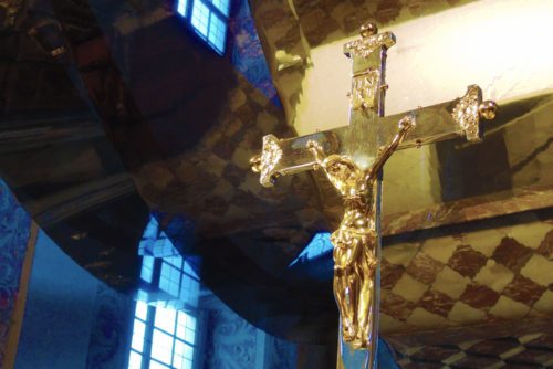 Kreuz im Altarraum des Klagenfurter Domes (Detail) (© Foto: KH Kronawetter)