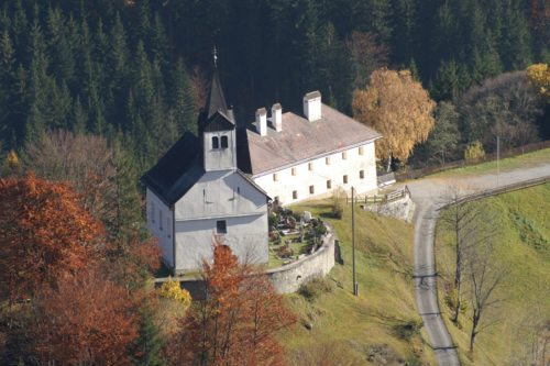 Die Stockenboier Bichlkirche in malerischer Lage mitten im Stockenboier Graben (Foto: Leopold Kröpfl).