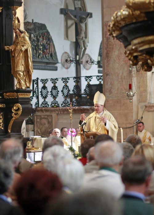 Bischof Schwarz feiert im Rahmen des Hemmafestes im Gurker Dom traditionell einen Festgottesdienst  (Im Bild: Hemmafest 2010) (© Foto: Pressestelle)