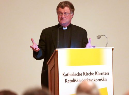 Festakt im Diözesanhaus  – Slide 1: Audioaufzeichnung des Festvortrages von Bischof Manfred Scheuer  Slide 2: Fotos - Pressestelle/Eggenberger