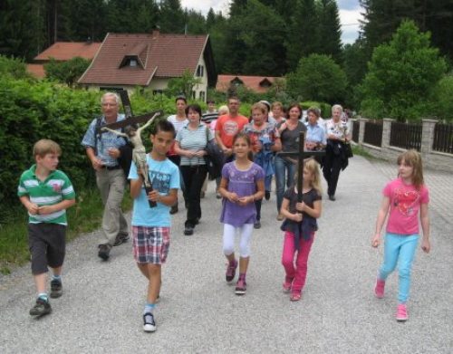 Bittprozession • Prošnja procesija 2012 (© Foto: Pfarrarchiv Augsdorf-Loga vas)