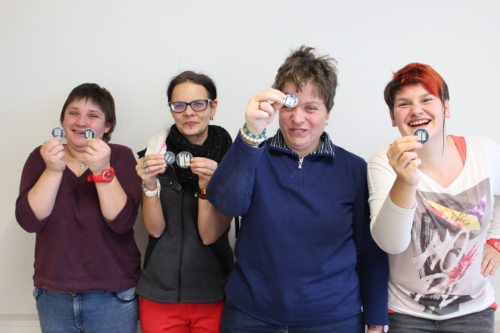 Freude über die Schmuckstücke: Nicole Reinwald, Jenny Lattacher, Katja Haschej und Stephanie Starc   (© Foto: Caritas Kärnten)