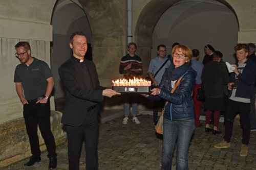 100 Jahre Canisiuswerk - Aus diesem Anlass gab es auch eine Torte. Foto: Christian Brunnthaler / Dompfarre Graz
