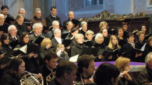  Chor- und Orchestermessen umrahmen die Liturgie an den Osterfeiertagen.  (© Foto: Karl-Heinz Kronawetter)