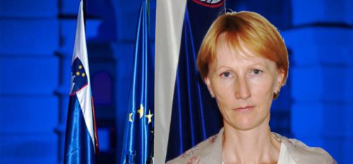Dragica Urtelj, generalna konzulka na generalnem konzulatu Republike Slovenije, ki je svoje poslanstvo pričela 10. februarja 2011, je z nami govorila o osamosvojitvi Slovenije in o odnosih med Slovenijo in Avstrijo ter nam razkrila, kako najti ravnotežje med delom in privatnim življenjem. (© Foto: kvina hutterer/nedelja) Dragica Urtelj, generalna konzulka na generalnem konzulatu Republike Slovenije, ki je svoje poslanstvo pričela 10. februarja 2011, je z nami govorila o osamosvojitvi Slovenije in o odnosih med Slovenijo in Avstrijo ter nam razkrila, kako najti ravnotežje med delom in privatnim življenjem. (© Foto: kvina hutterer/nedelja)