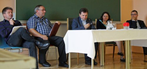 Univ.-Prof. Dr. Józef Niewiadomski, Univ.-Prof. Dr. Ivan Koprek, Rektor Dr. Franjo Vidović, ao. Univ.-Prof. DDr. Theresia Heimerl, Prof. Dr. Marcello Neri (v.l.n.r.) (© Foto: kphe) Univ.-Prof. Dr. Józef Niewiadomski, Univ.-Prof. Dr. Ivan Koprek, Rektor Dr. Franjo Vidović, ao. Univ.-Prof. DDr. Theresia Heimerl, Prof. Dr. Marcello Neri (v.l.n.r.) (© Foto: kphe)