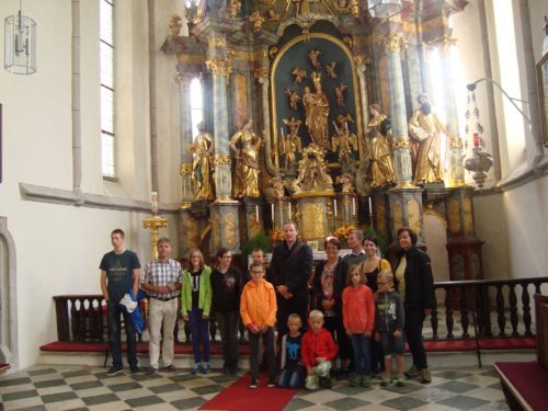 Der Ausflug führte die MinistrantInnen mit Pfarrer Alexander Miklau und den BegleiterInnen in die Stiftskirche Eberndorf. (© Foto: fotogard)