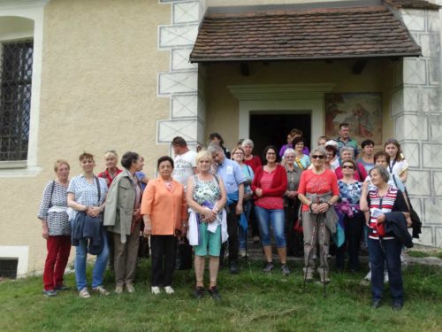 Die Teilnehmerinnen vor der Johannesbergkirche (© Foto: fotomw)