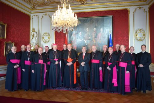 Die Mitglieder der Österreichischen Bischofskonferenz bei Bundespräsident Heinz Fischer in der Wiener Hofburg. (© Foto: Kathpress / Wuthe)