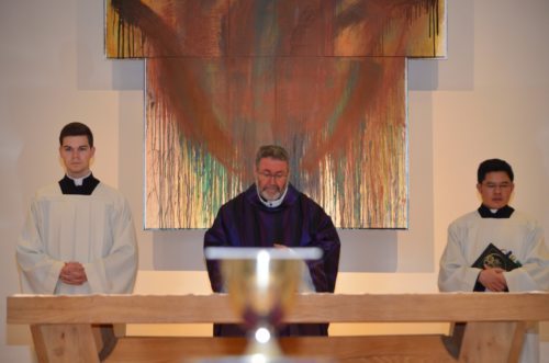 Den Einkehrtag begannen wir mit der Eucharistiefeier in der Kapelle des Priesterseminares (© Foto: Piotr Karaś)