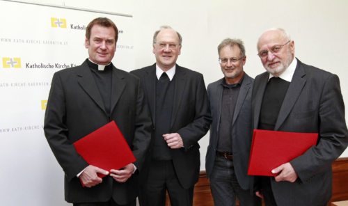 Bischof Schwarz mit den Bischöflichen Konsistorialräten Aichholzer, Windbichler und Lackner (v.l.n.r.) (© Foto: Pressestelle/Eggenberger) Bischof Schwarz mit den Bischöflichen Konsistorialräten Aichholzer, Windbichler und Lackner (v.l.n.r.) (© Foto: Pressestelle/Eggenberger)