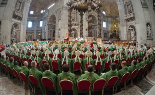 Eröffnungsliturgie der Weltbischofssynode im Petersdom (© Foto: Mazur / catholic church of england and wales - flickr - CC BY-NC-SA 2.0)