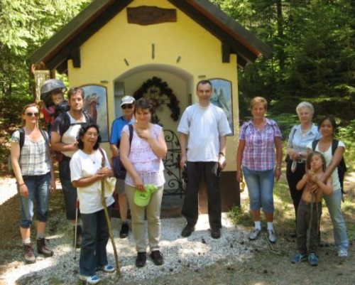 Generationen verbindende Wanderung • Družinski sprehod 2012 (© Foto: Pfarrarchiv Augsdorf-Loga vas)