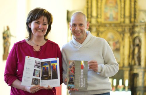 Roland Stadler und Monika Suntinger stellen in der neuen Publikation 255 Fastentücher in Kärnten in Wort und Bild vor. (© Foto: Internetredaktion/KH Kronawetter)