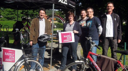 Einige der “radelnden“ MitarbeiterInnen mit Fahrrad-Profi Franz Gursch von IMPULSE. (© Foto: Internetredaktion / KH Kronawetter)