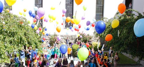 Stimmungsvolles Fest zum 70. Geburtstag des Regenbogen im Diözesanhaus 