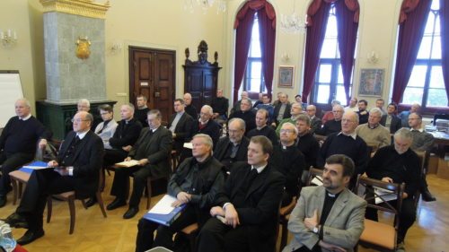 Mitglieder der Dechantenkonferenz mit Bischof Schwarz (© Foto: Karl-Heinz Kronawetter) Mitglieder der Dechantenkonferenz mit Bischof Schwarz (© Foto: Karl-Heinz Kronawetter)