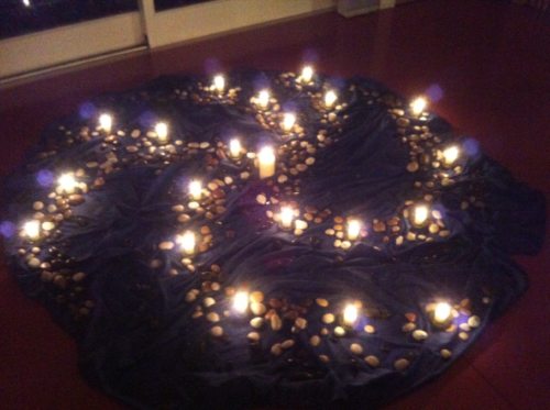 Ein Kerze als Zeichen der Solidarität (© Foto: A. Panger)