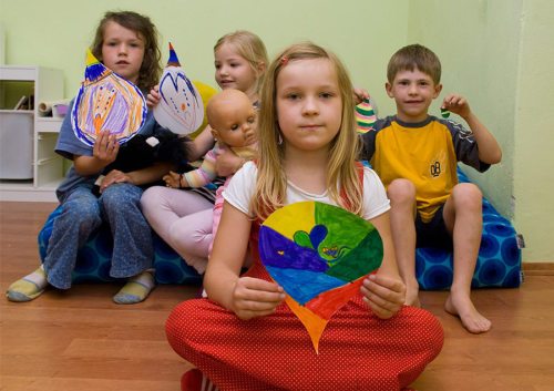 In den Rainbows-Gruppen können Kinder ihre Gefühle zum Ausdruck bringen (© Foto: RAINBOWS)