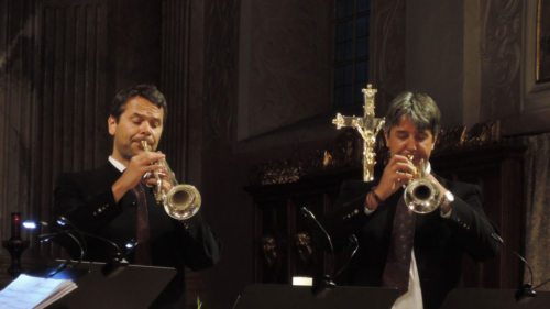 Robert und Stefan Hofer werden am 29. Juli 2015 wieder im Dom zu Klagenfurt zu hören sein. Das Foto entstand bei ihrem Musica-Sacra-Auftritt 2014. (© Foto: KH Kronawetter)