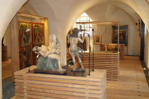 Die Schatzkammer Gurk präsentiert auf insgesamt 920 m2 275 sakrale Kostbarkeiten aus mehreren Epochen. (© Foto: Mahlknecht )