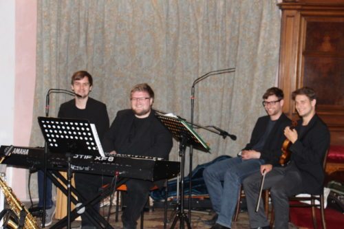 Die Band “4 ME“ hat den Gottesdienst musikalisch gestaltet. (© Foto: Stadtpastoral )