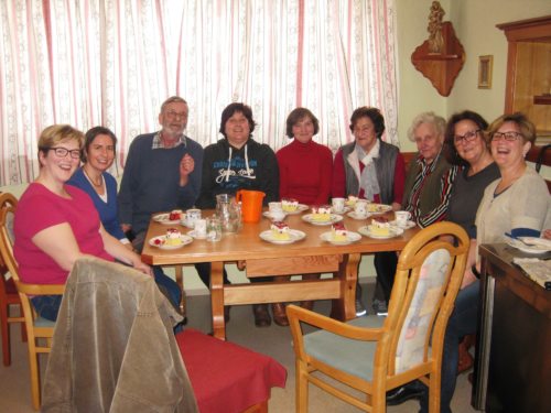 Küche vlg Käfer mit Kochteam - acht Frauen und ein Pfarrer  (© Foto: pfawo)