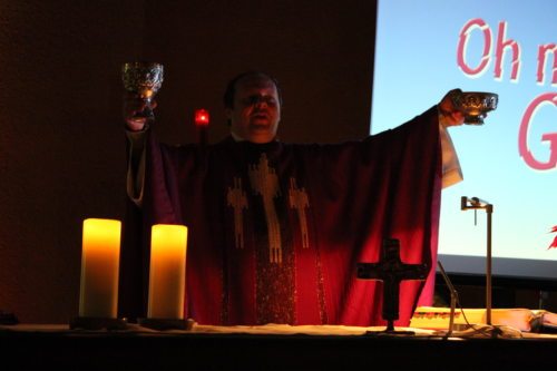 Diözesanjugendseelsorger Gerhard Simonitti bei der Eucharistiefeier (© Foto: Benjamin Hofer)