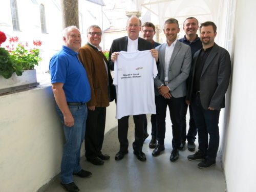 Referatsbischof Alois Schwarz mit Vertretern der Diözesansportgemeinschaften (© Foto: DSG-Österreich)