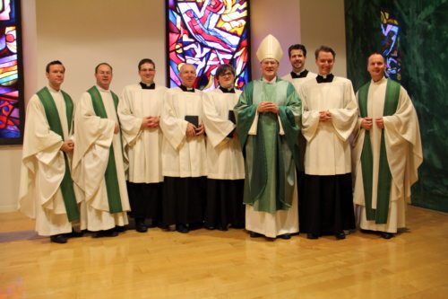 Die Neubeauftragten mit dem Diözesanbischof und der Seminarvorstehung (© Foto: Priesterseminar)