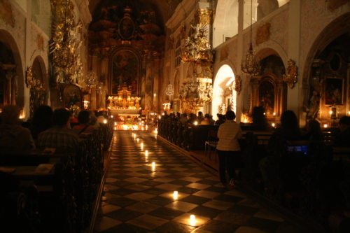 200 Kerzen beleuchteten den Dom in dieser Nacht. (© Foto: Stadtpastoral )