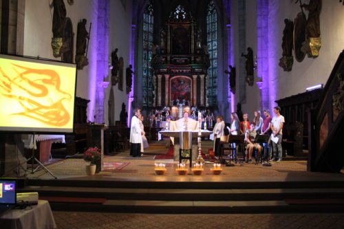 Eucharistiefeier beim “oh my God“ - Jugendgottestdienst (© Foto: Peter Artl, Katholische Jugend Kärnten)