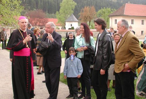 Škof Egon Kapellari v dvogovoru (© Foto: gotthardt_nedelja)