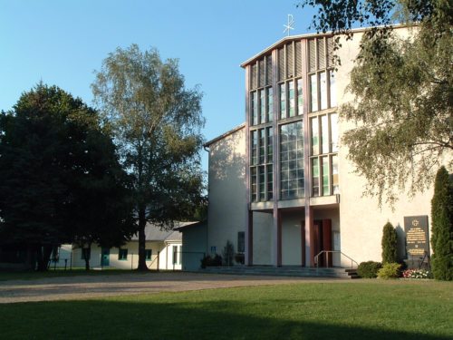 Die neue Pfarrkirche in Klagenfurt St. Peter wurde zwischen 1956 und 1958 erbaut, die alte Pfarrkirche wurde 1265 erstmals urkundlich erwähnt.  (© Foto: Pressestelle )