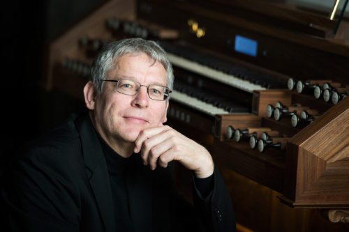 Domorganist Klaus Kuchling, Gesamtkoordinator des Projektes Marienorgel, freut sich über die neue Orgel im Klagenfurter Dom. (© Foto: Stefan Schweiger )