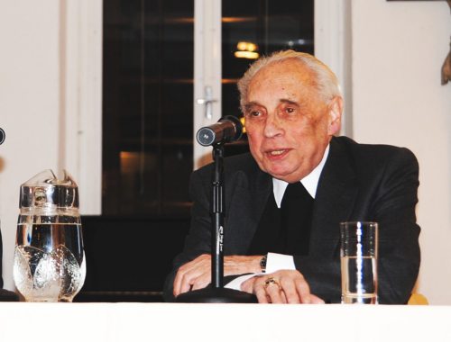 Im Gespräch mit Bischof Helmut Krätzl (© Foto: Pfarre Maria Saal) Im Gespräch mit Bischof Helmut Krätzl (© Foto: Pfarre Maria Saal)
