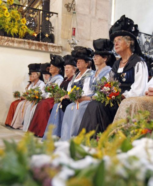 Am Hochfest „Mariä Himmelfahrt“ finden in vielen Kärntner Pfarren Kräutersegnungen statt (im Bild: Kräutersegnung in Gurk).  (© Foto: Pressestelle )