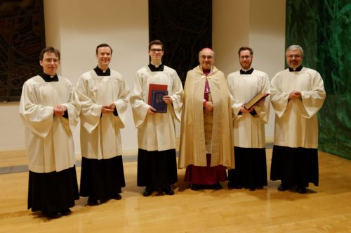 Die neu beauftragten Lektoren mit Bischof Krautwaschl und der Seminarvorstehung (© Foto: Priesterseminar / Piotr Karaś)