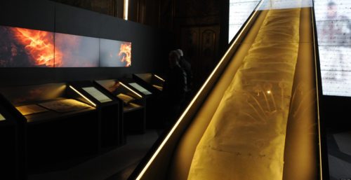 Vom Prozess gegen die Templer bis zum Brief von Kaiserin Sissi, von der Gründung des Krichenstaates bis Dschingis Khan - 1200 Jahre Kirchengeschichte zeigt eine Ausstellung in Rom. (© Foto: mc) Vom Prozess gegen die Templer bis zum Brief von Kaiserin Sissi, von der Gründung des Krichenstaates bis Dschingis Khan - 1200 Jahre Kirchengeschichte zeigt eine Ausstellung in Rom. (© Foto: mc)