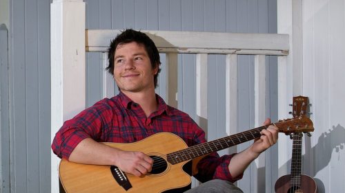 Der Klagenfurter Singer/Songwriter Michael Hartenberger in heimischen Gefilden (© Foto: Tine Steinthaler) Der Klagenfurter Singer/Songwriter Michael Hartenberger in heimischen Gefilden (© Foto: Tine Steinthaler)