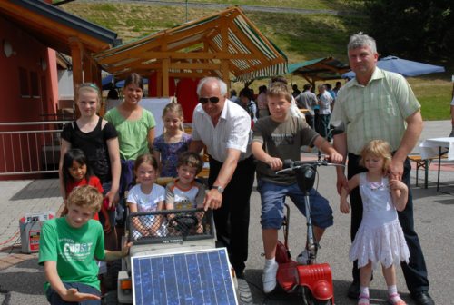 Mobil mit Strom aus der Sonne (Pfarre Köttmansdorf) (© Foto: Sandriesser Ernst) Mobil mit Strom aus der Sonne (Pfarre Köttmansdorf) (© Foto: Sandriesser Ernst)
