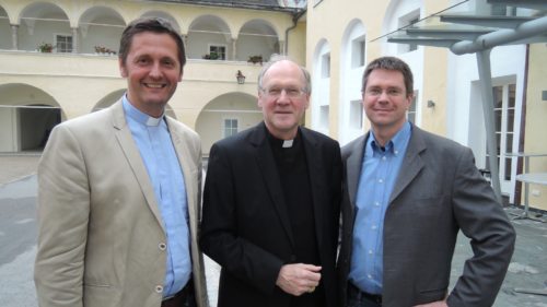 Bischof Schwarz mit den diesjährigen Referenten Allmaier (l.) und Kläden (© Foto: KH Kronawetter )