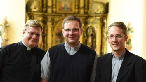 Die Priesterweihekandidaten v.l.: Sven Wege, Ulrich Kogler und Georg Granig (© Foto: KH Kronawetter / Internetredaktion)