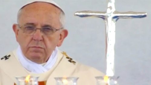 Papst Franziskus beim Gottesdienst in Redipuglia (© Foto: CTV-Screen)