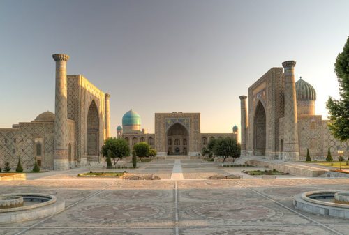 Der Registan-Platz in Samarkand, Weltkulturerbe und einer der schönsten Plätze der Welt (© Foto: Ekrem Canli,Wikipedia)